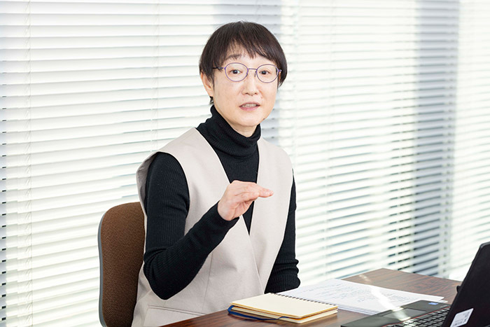 管理本部　情報システム部　佐藤　由布子　氏