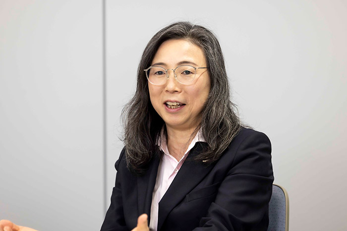 岡本 千尋 氏